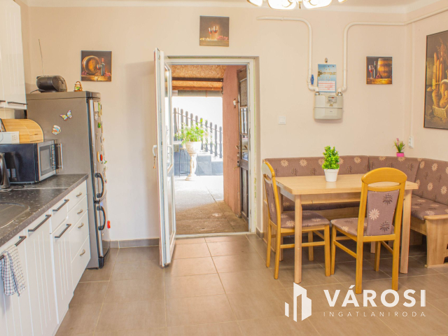 Béketelepi 2 generációs családi ház