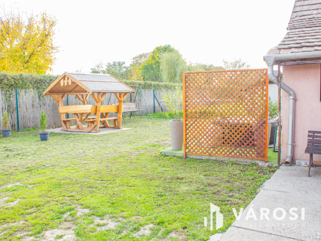 Béketelepi 2 generációs családi ház