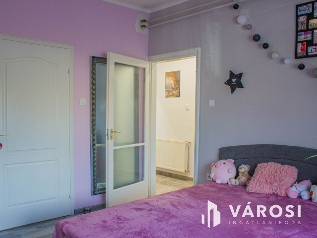 Béketelepi 2 generációs családi ház