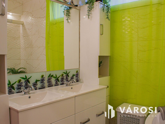 Béketelepi 2 generációs családi ház