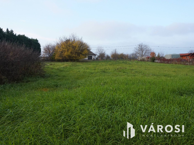 Kedvelt városrészben összközműves telek eladó