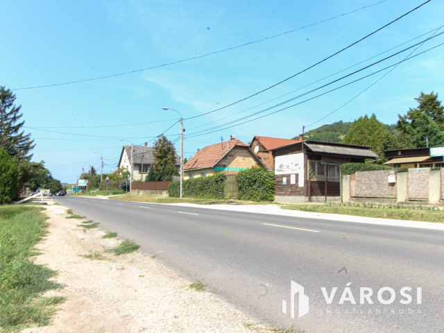 Építési telek engedélyekkel, tervekkel együtt eladó