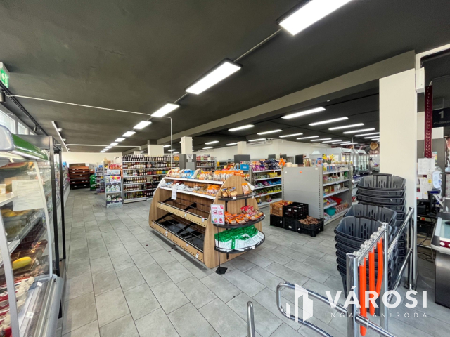 Belvárosban felújított üzlethelyiség kiadó!