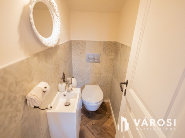 Mediterrán hangulatú ingatlan az Aranyparton