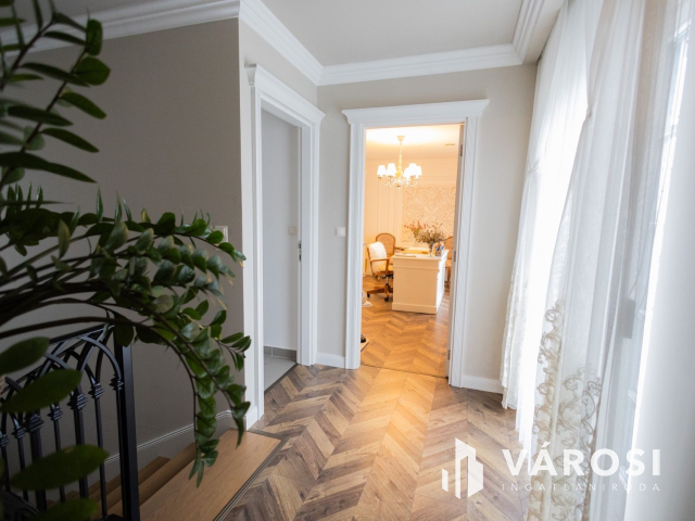 Mediterrán hangulatú ingatlan az Aranyparton