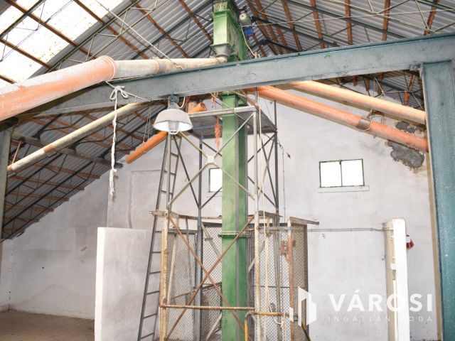 Eladó raktárépület!