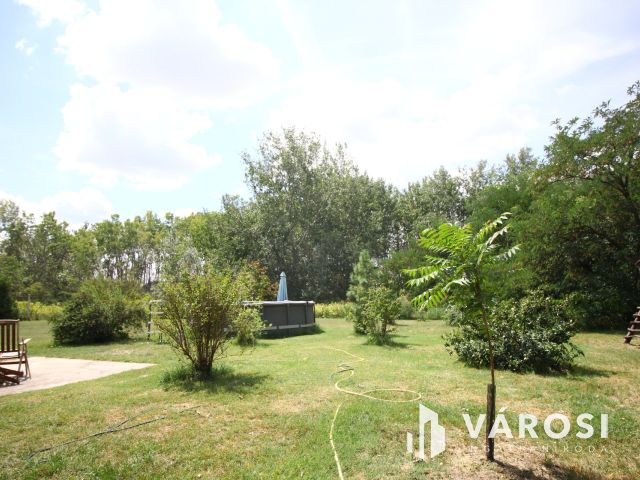 Napelemes tanya Balástyán