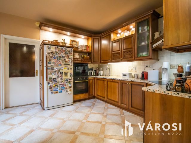 Otthonos álomház a Ráchegyen