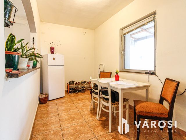 Sarkad központjában tágas családi ház+üzlethelyiség