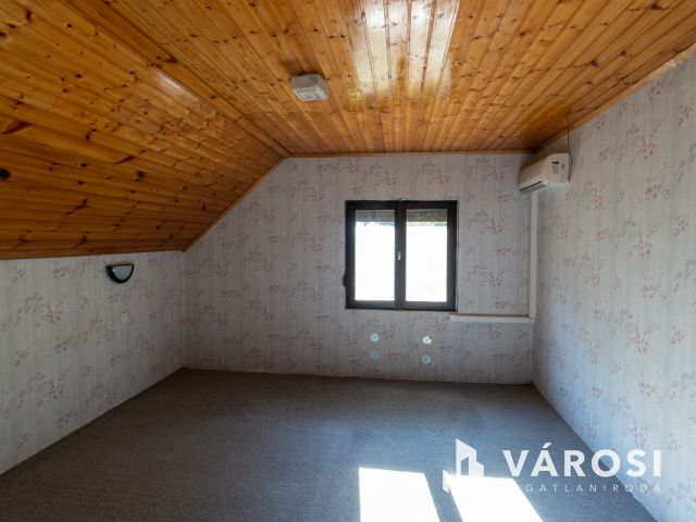 Második emeleti lakás az Aranyparton