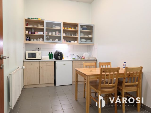 Békéscsaba szívében történelmi épület számtalan lehetőséggel