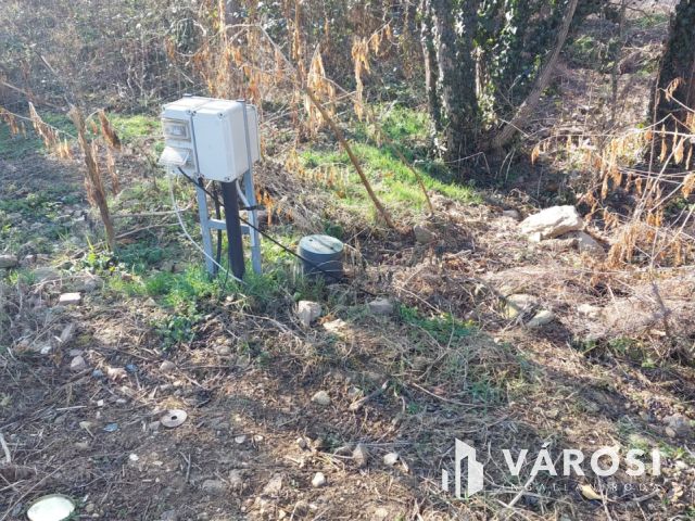 Megosztva 2 ház építésre is alkalmas zártkert Kővágóörsön