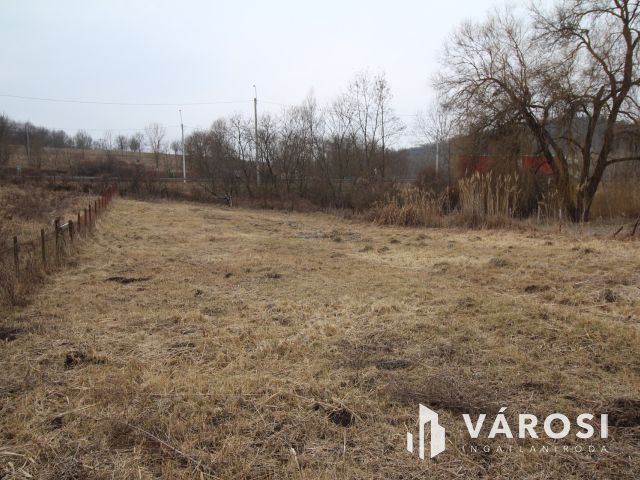 Összközművesített építési telek, kiváló helyen eladó!