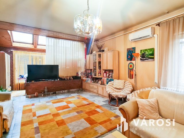 Eladó 4 szobás lakás, kertkapcsolattal