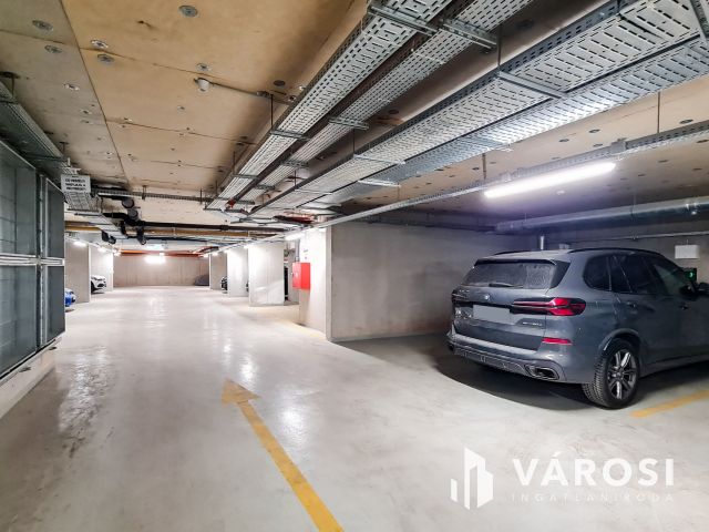 Elektromos autó részére teremgarázs hely eladó