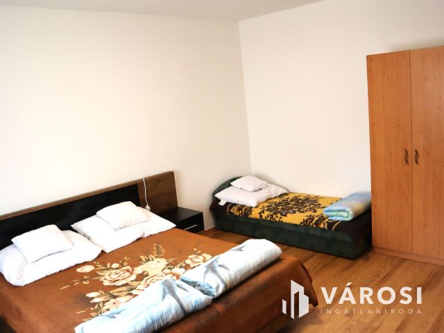 2 apartmanos családi ház eladó Sóstón