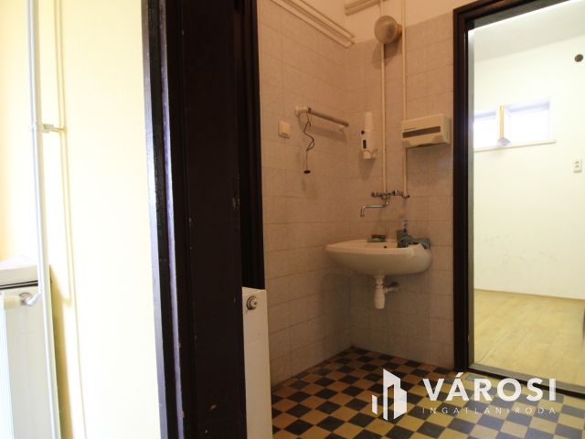 Eladó egy szintes 197 nm-es, összkomfortos családi ház!