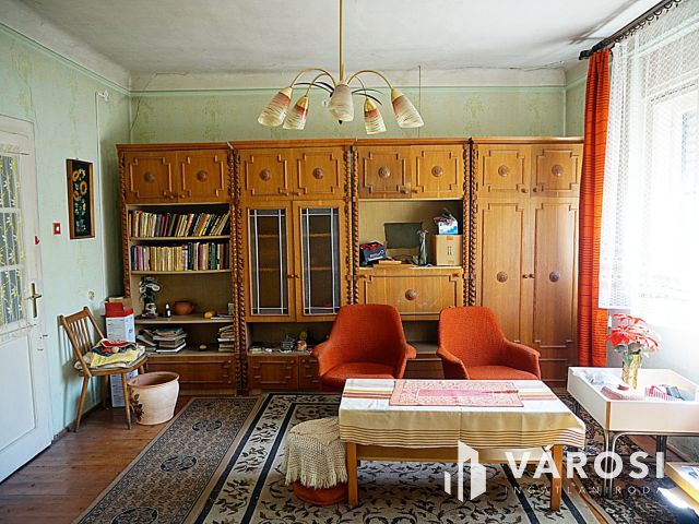 Kiváló elrendezésű ház Örkény központjában!