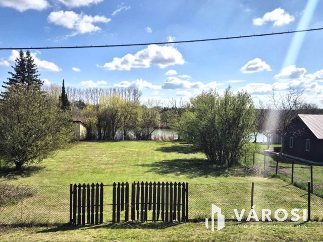 Bónom-zugi holtágon vízparti telek