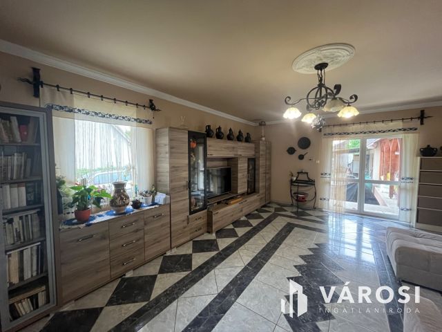 Debrecen-Józsán 3 szoba nappalis Amerikai típusú ház eladó!