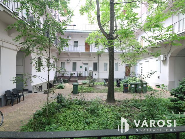 Impozáns üzlethelyiség szeged belvárosában.