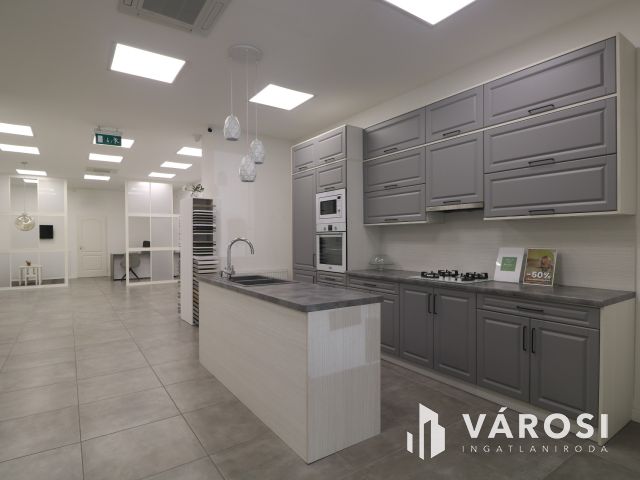 Impozáns üzlethelyiség szeged belvárosában.