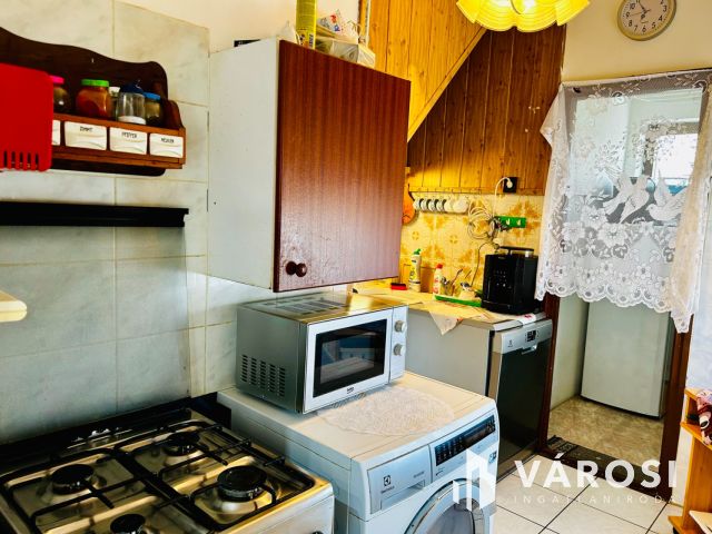 Nagy, felújított családi ház Egyházasgergén