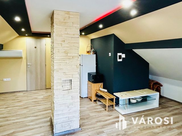 Nagy, felújított családi ház Egyházasgergén