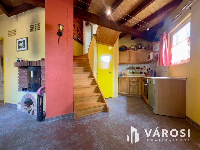 Erdei környezetben, vendégháznak alkalmas komplexum eladó!