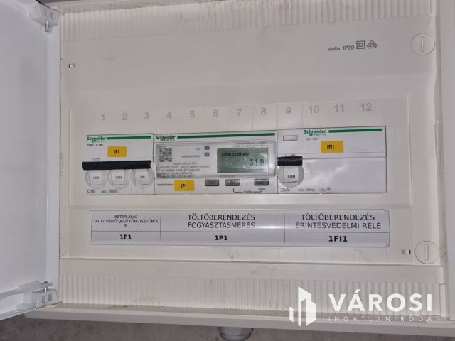 Elektromos autó részére teremgarázs hely eladó