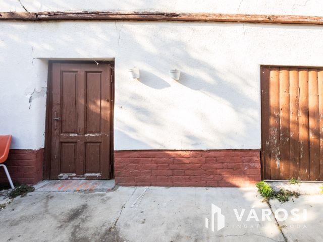 Nagy alapterületű, jó elhelyezkedésű ház az újváros elején