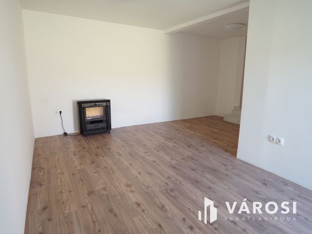 Miklósfán családi ház, szép nagy udvarral!