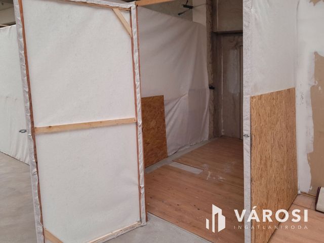 Kiadó 10 m2-es, fűtetlen raktárak minimum 6 hónapra