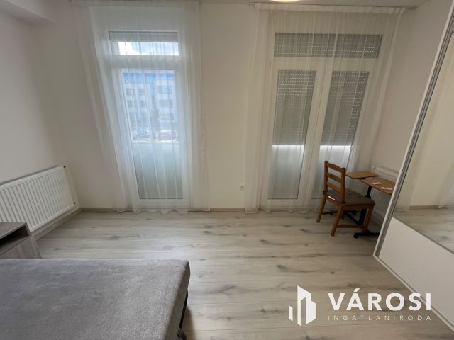 Debrecen Belvárosban, Dupla komfortos Nagy Lakás Kiadó!