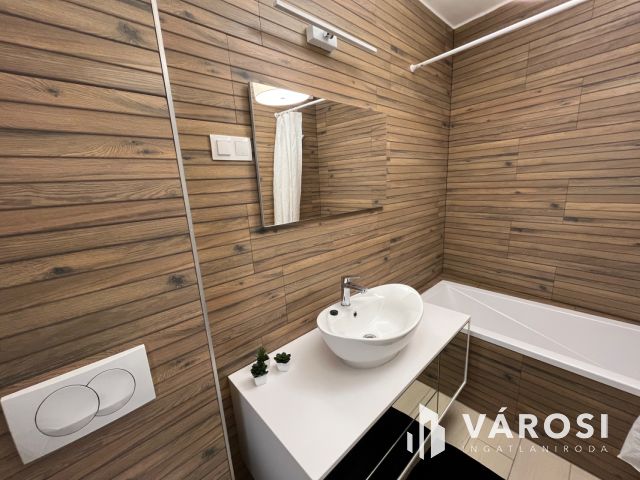 Debrecen Belvárosban, Dupla komfortos Nagy Lakás Kiadó!