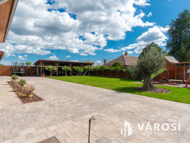 Exkluzív családi ház Tiszaföldvár szívében