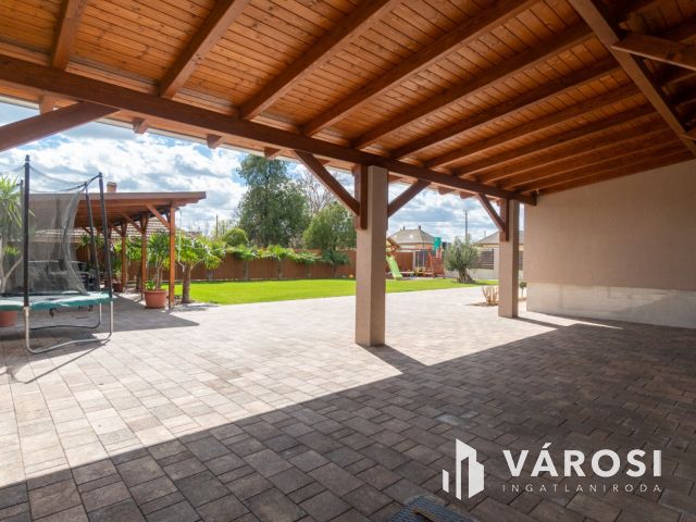 Exkluzív családi ház Tiszaföldvár szívében