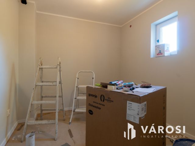 Első emeleti lakás az Aranyparton