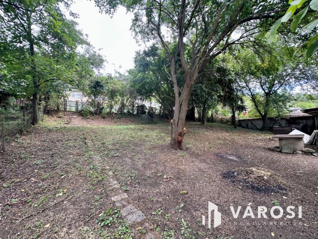 Csendes kertvárosi utcában felújítandó családi ház eladó!