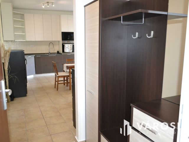 Földszinti téglalakás Herenden eladó!