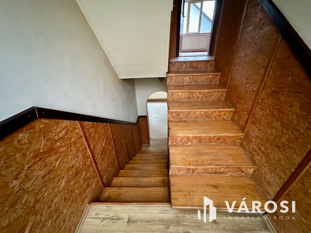 Rózsafa úton felújítandó családi ház eladó!