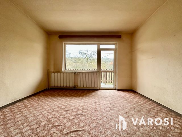 Rózsafa úton felújítandó családi ház eladó!