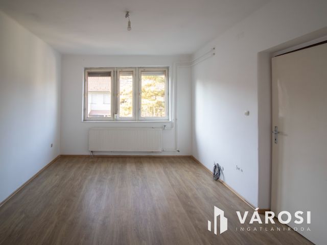 2 szobás sorházi lakás saját udvarral