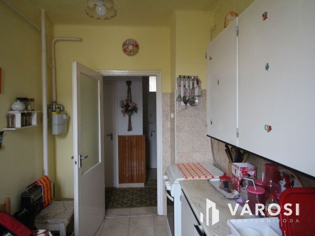 Otthonos, kétszobás lakás eladó!