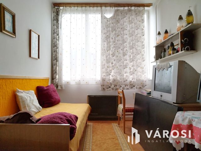 Otthonos, kétszobás lakás eladó!