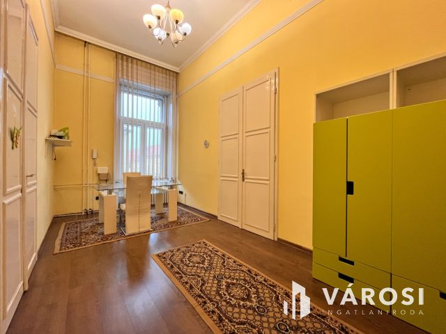 Erkélyes, galériázható lakás  a belvárosban - ne hagyja ki!