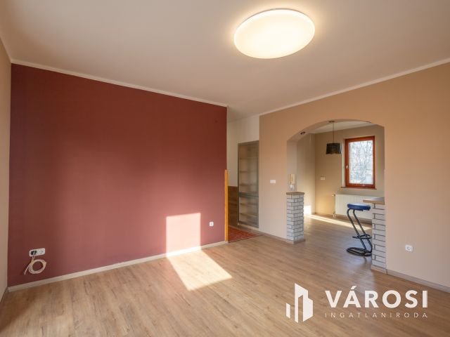 Kéznél a város, közel az autópálya – ideális lokáció