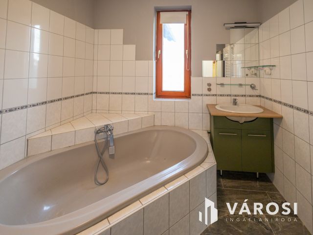 Kéznél a város, közel az autópálya – ideális lokáció