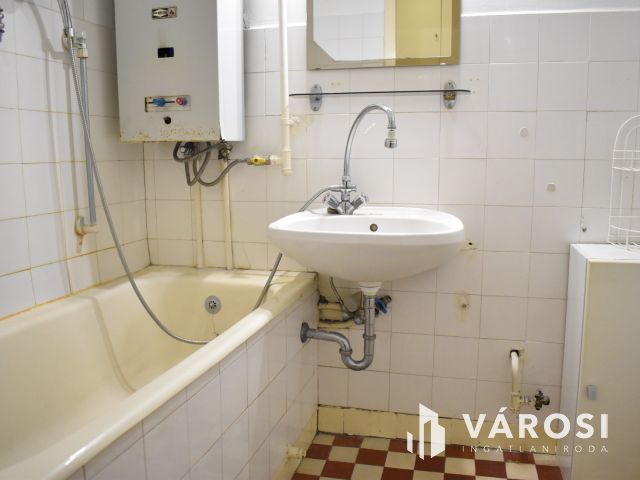 2 szobás, erkélyes lakás a Budapest krt-on!