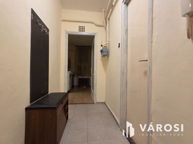 Kétszobás földszinti lakás a városközpontnál